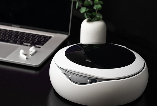 PhoneCleanse Pro - Advanced UVC Sanitizer & Wireless Charger